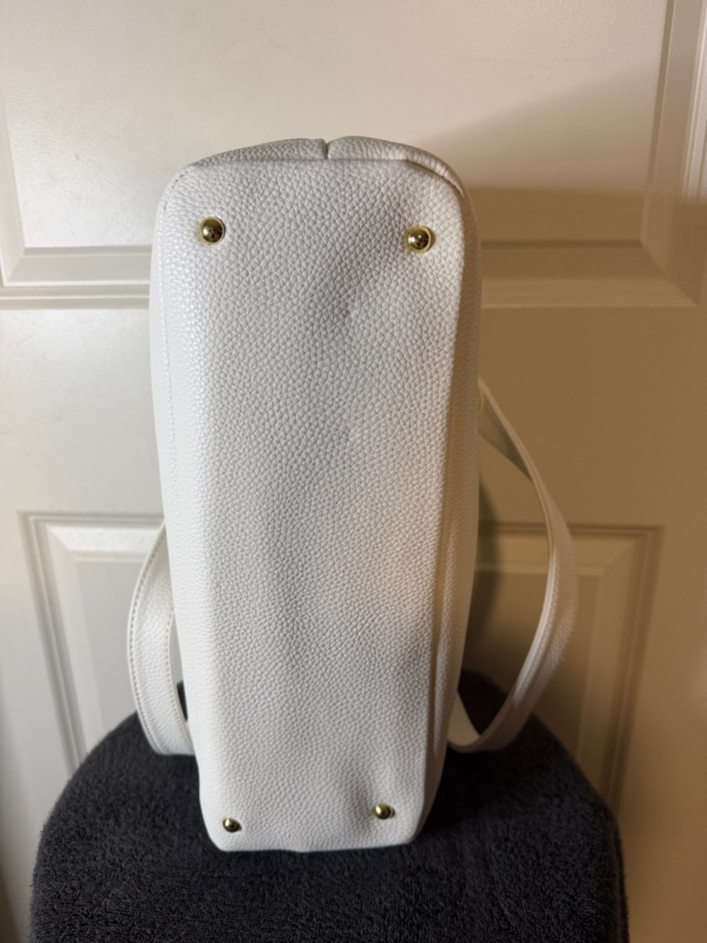 Liz Claiborne White Shoulder Tote with Floral & Butterfly Appliques - Picture 6 of 10